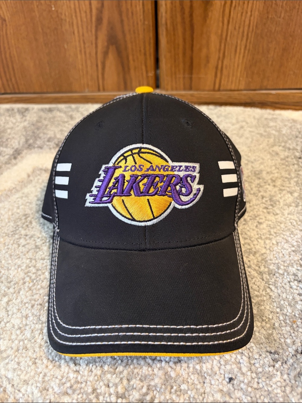 adidas Los Angeles Lakers Black & Yellow Logo Mesh Back Cap